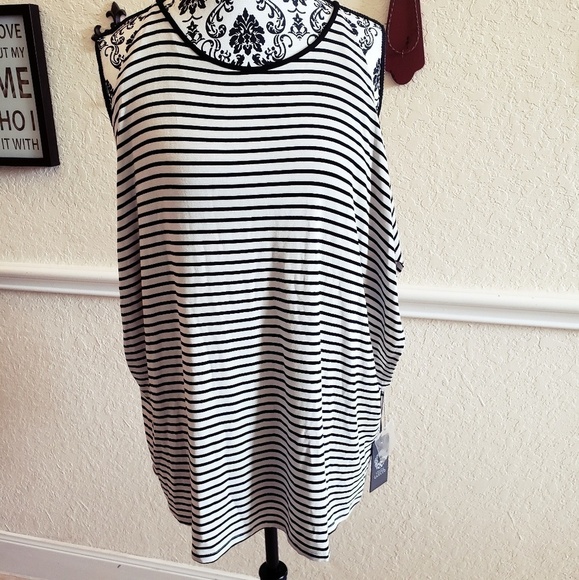 Vince Camuto Simple Stripe Cold Shoulder Top - Picture 1 of 4